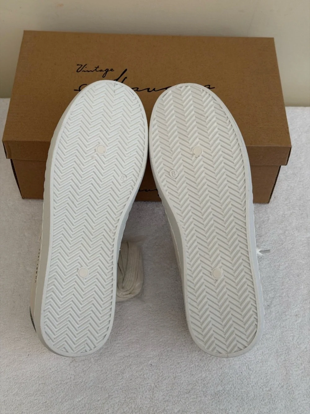 Vintage Havana Women’s Carla Off White‎ Croc Pattern Sneakers size 8.5